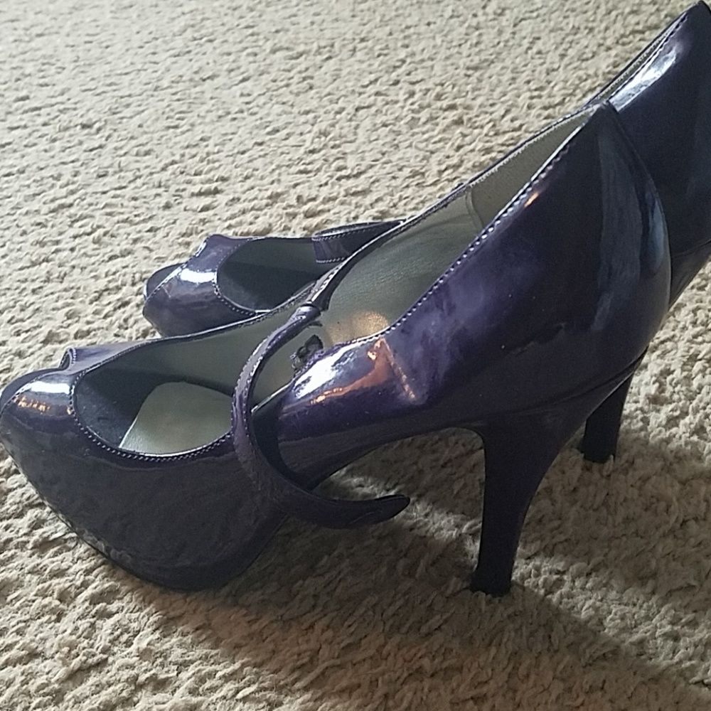 Shoes - Picture 2 of 3